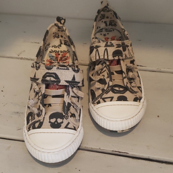 Tigerbear Republic canvas tan and black slip ons - Picture 1 of 8